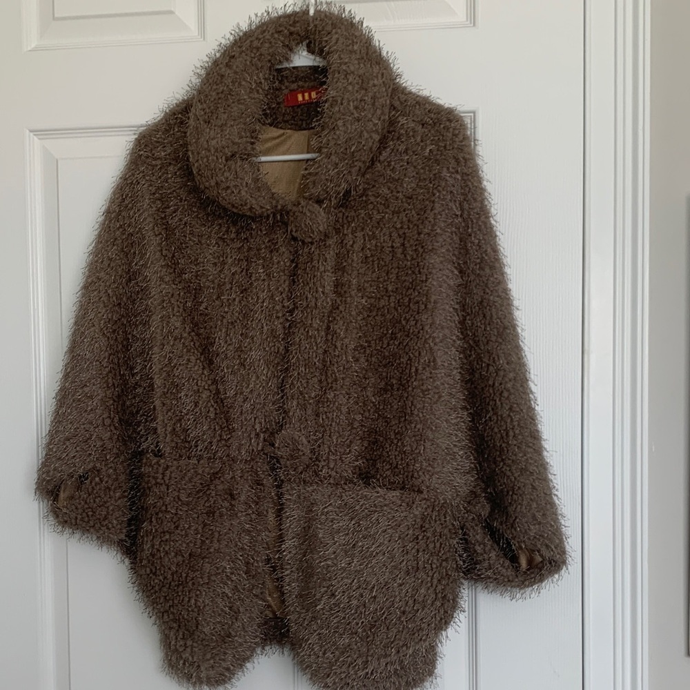 ATO Hong Kong Eyelash Lined Cape
